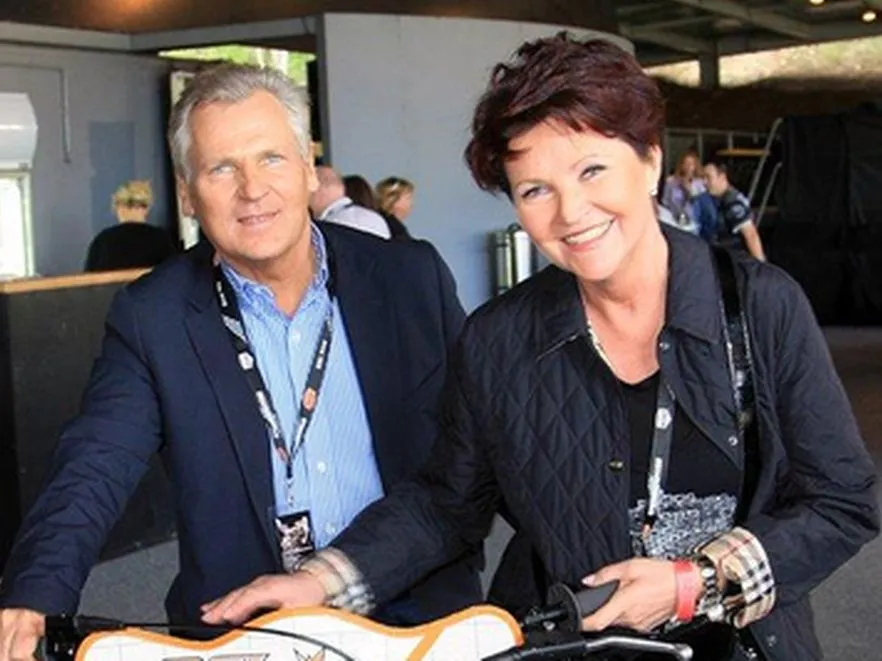 Jolanta Kwaśniewska w stroju wartym cztery emerytury męża