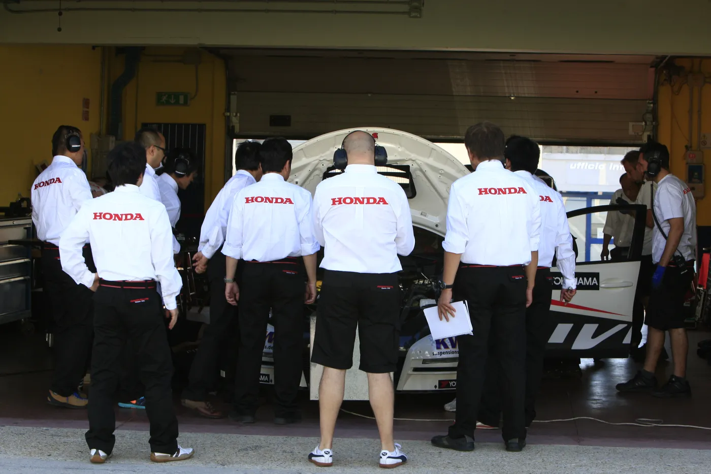 3858152-17426-track-testing-begins-on-the-civic-wtcc.jpg