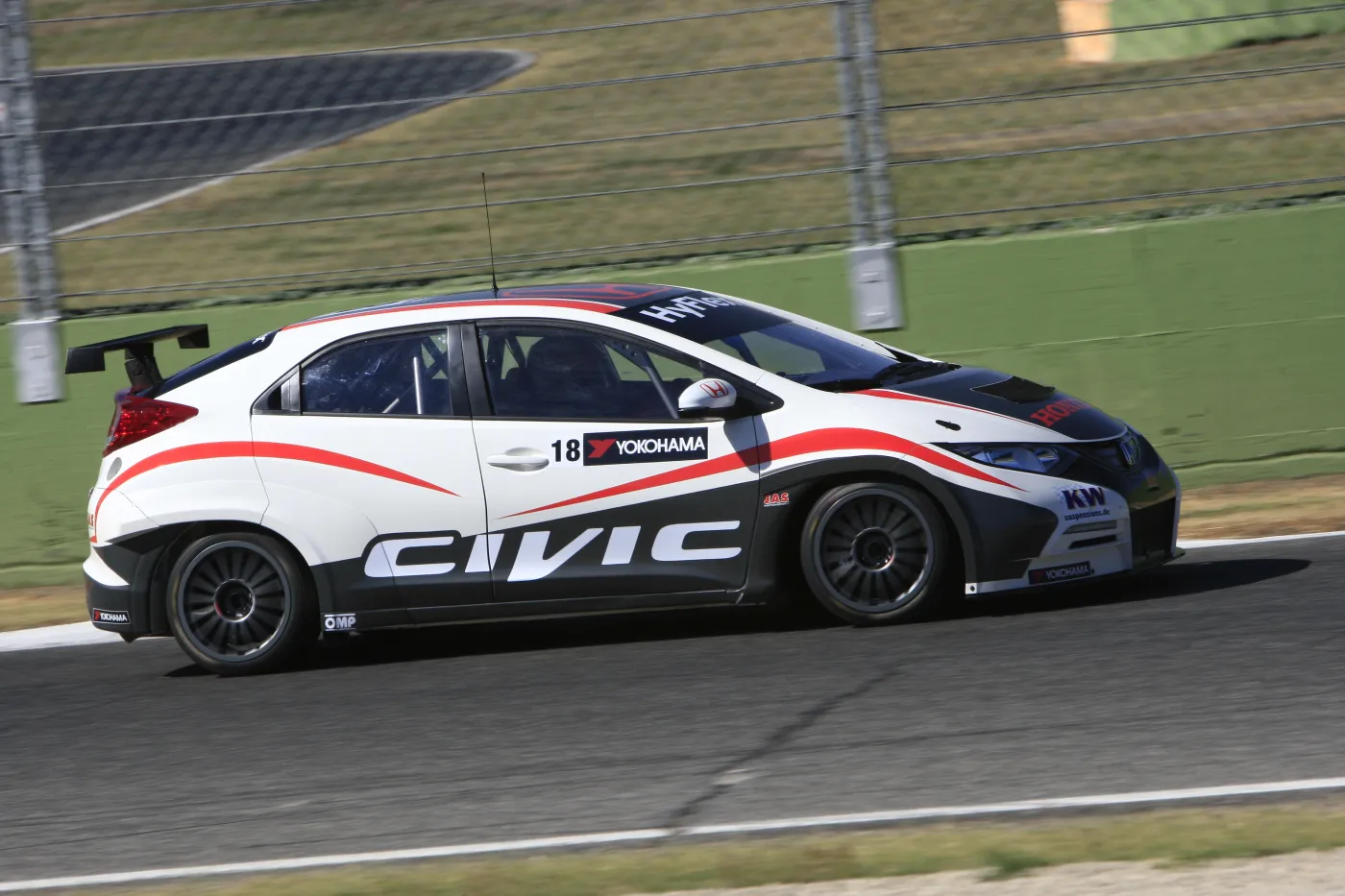 3858181-17427-track-testing-begins-on-the-civic-wtcc.jpg