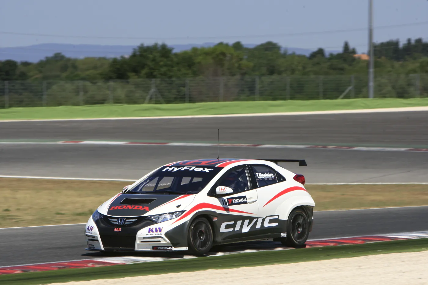 3858210-17428-track-testing-begins-on-the-civic-wtcc.jpg