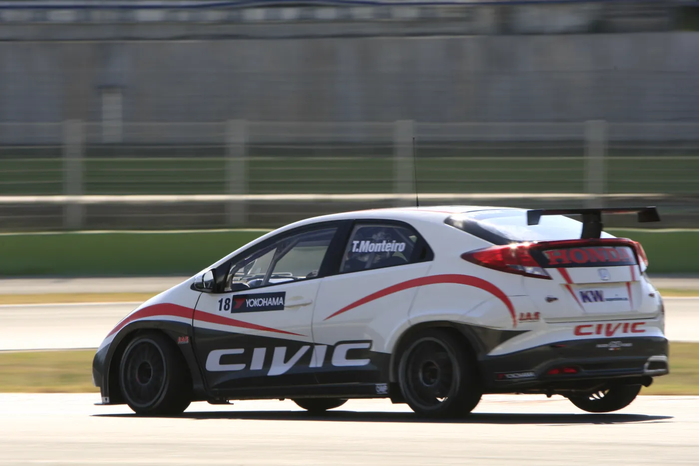 3858239-17429-track-testing-begins-on-the-civic-wtcc.jpg
