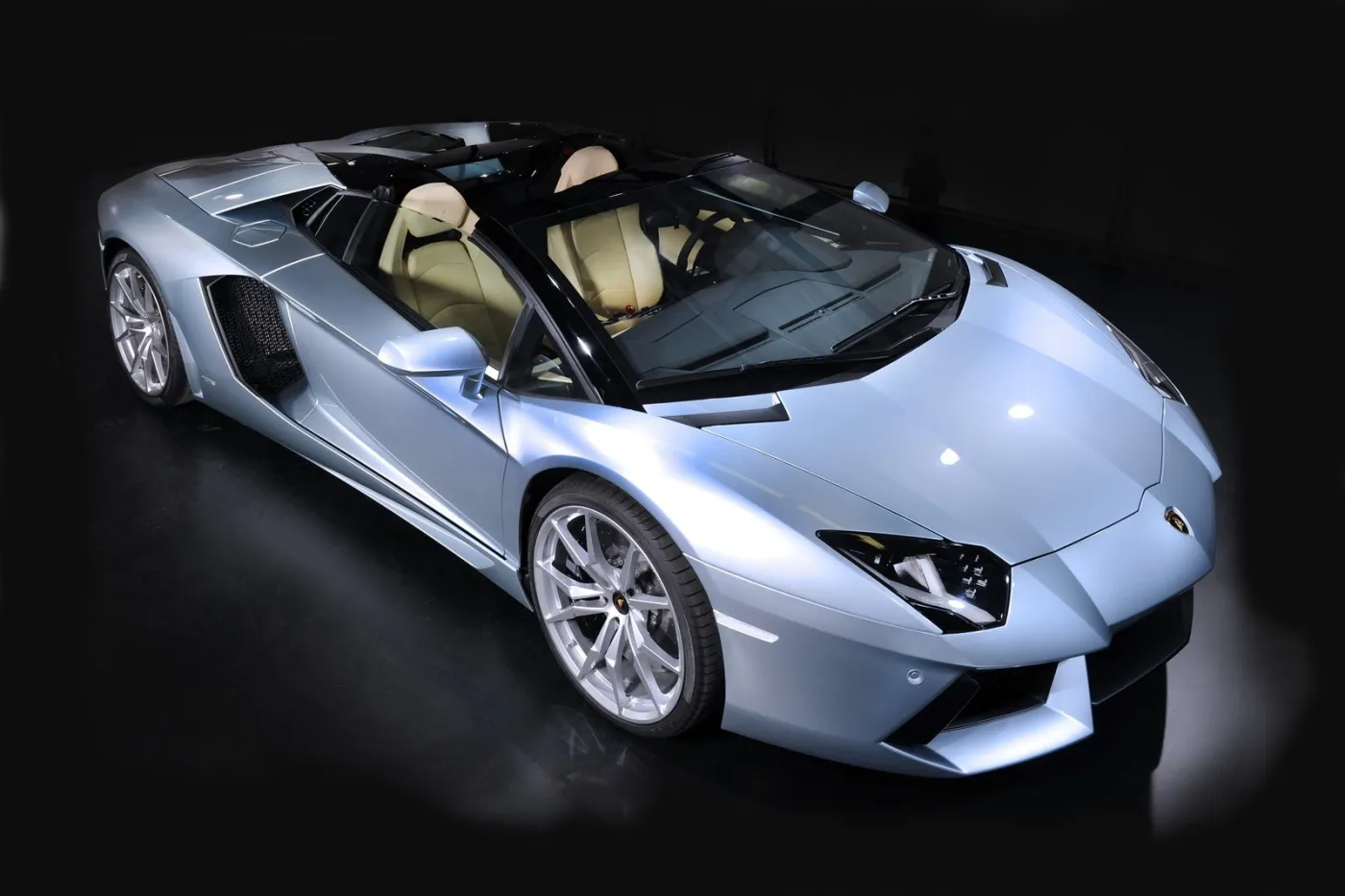 4266062-lamborghini-aventador-lp-700-4-roadster-02-2.jpg