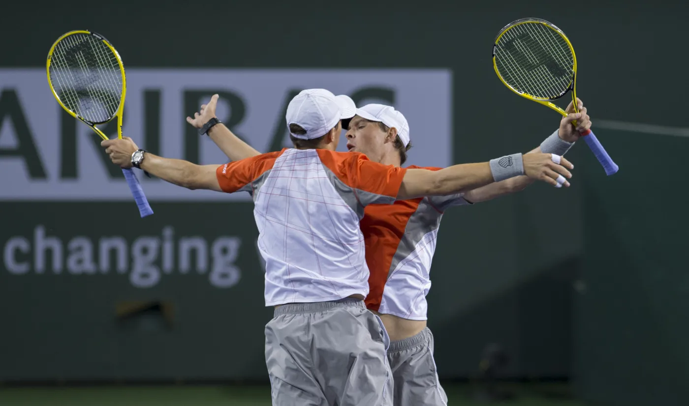 Bracia Bryanowie pierwszymi półfinalistami w deblu