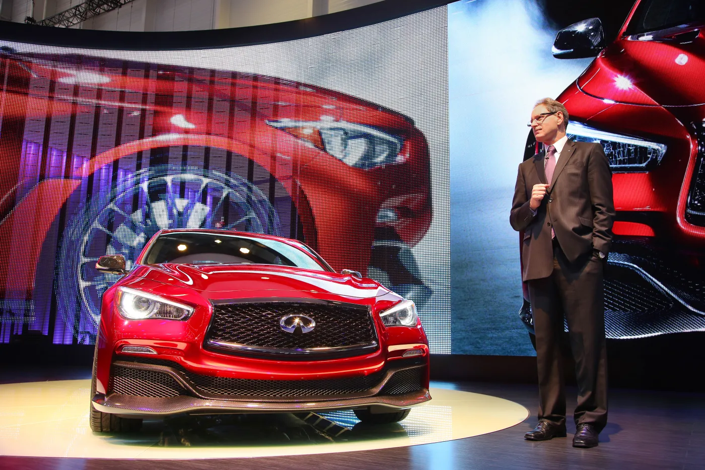 6205029-2014-gms-q50-eau-rouge-engine-reveal-4-hires.jpg