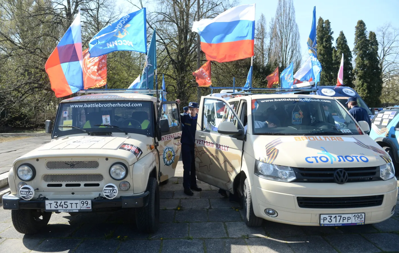 7683138-uczestnicy-rosyjskiego-rajdu-samochodowego.jpg