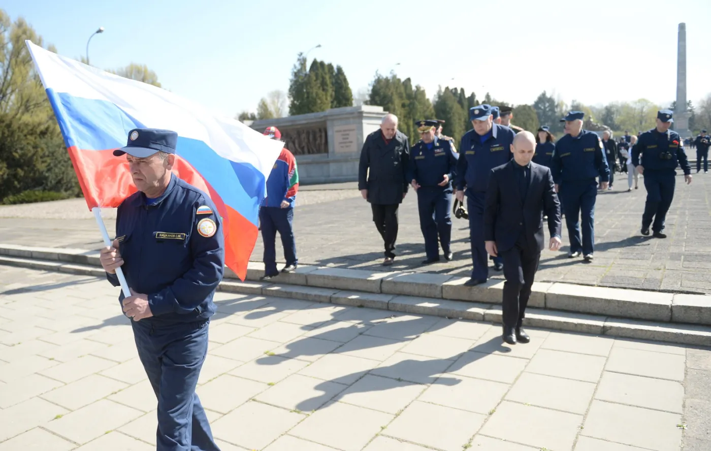 7683242-uczestnicy-rosyjskiego-rajdu-samochodowego.jpg
