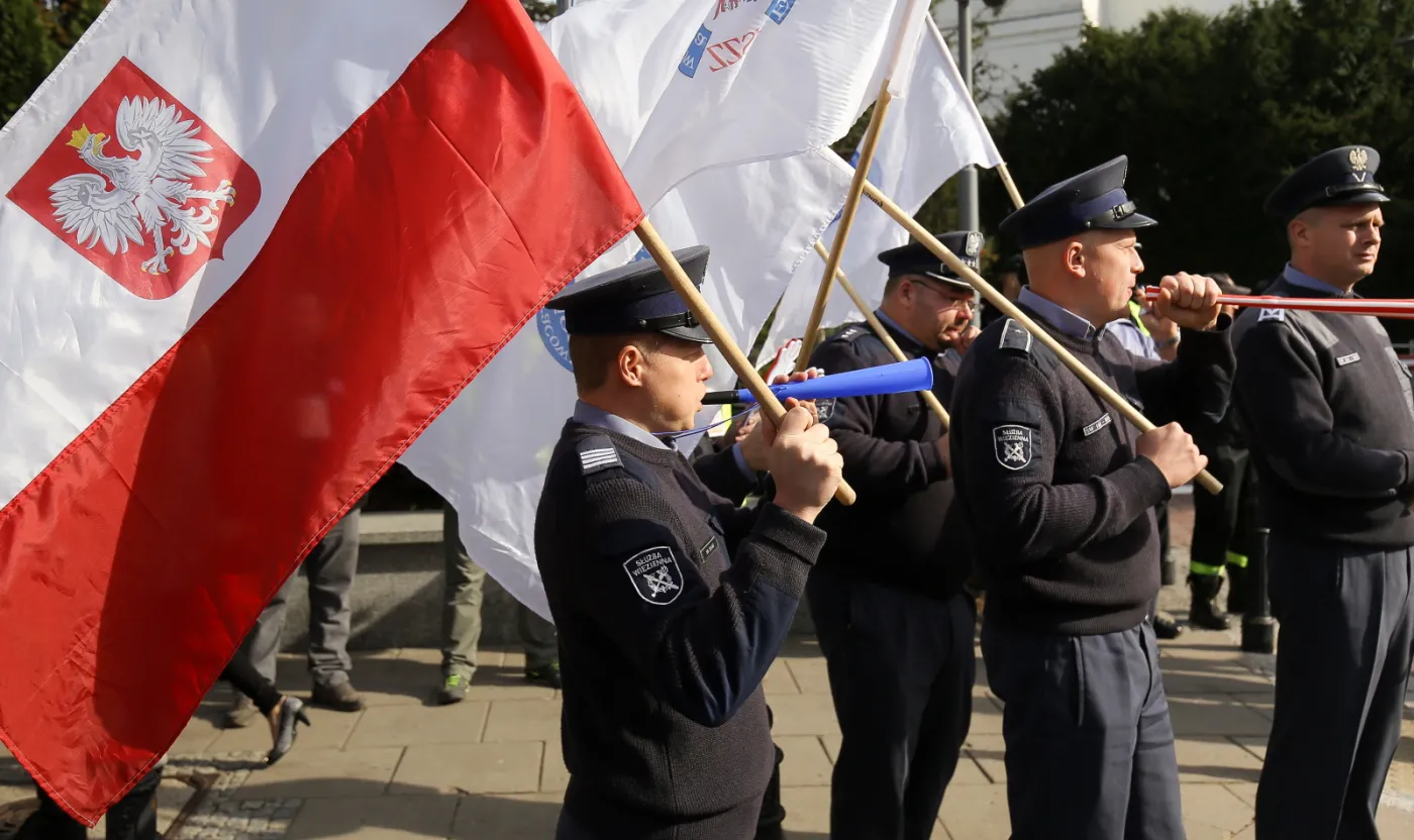 8295951-pikieta-zwiazkow-zawodowych-funkcjonariuszy.jpg