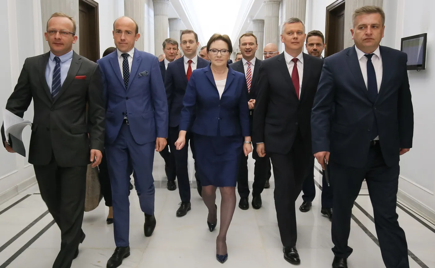 Ewa Kopacz w otoczeniu swoich najbliższych współpracowników