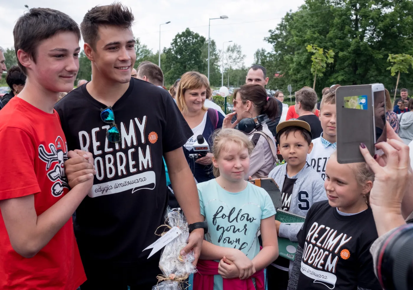 YOUTUBER REZIGIUSZ OTWORZYŁ REHABILITACYJNY PLAC ZABAW DLA DZIECI