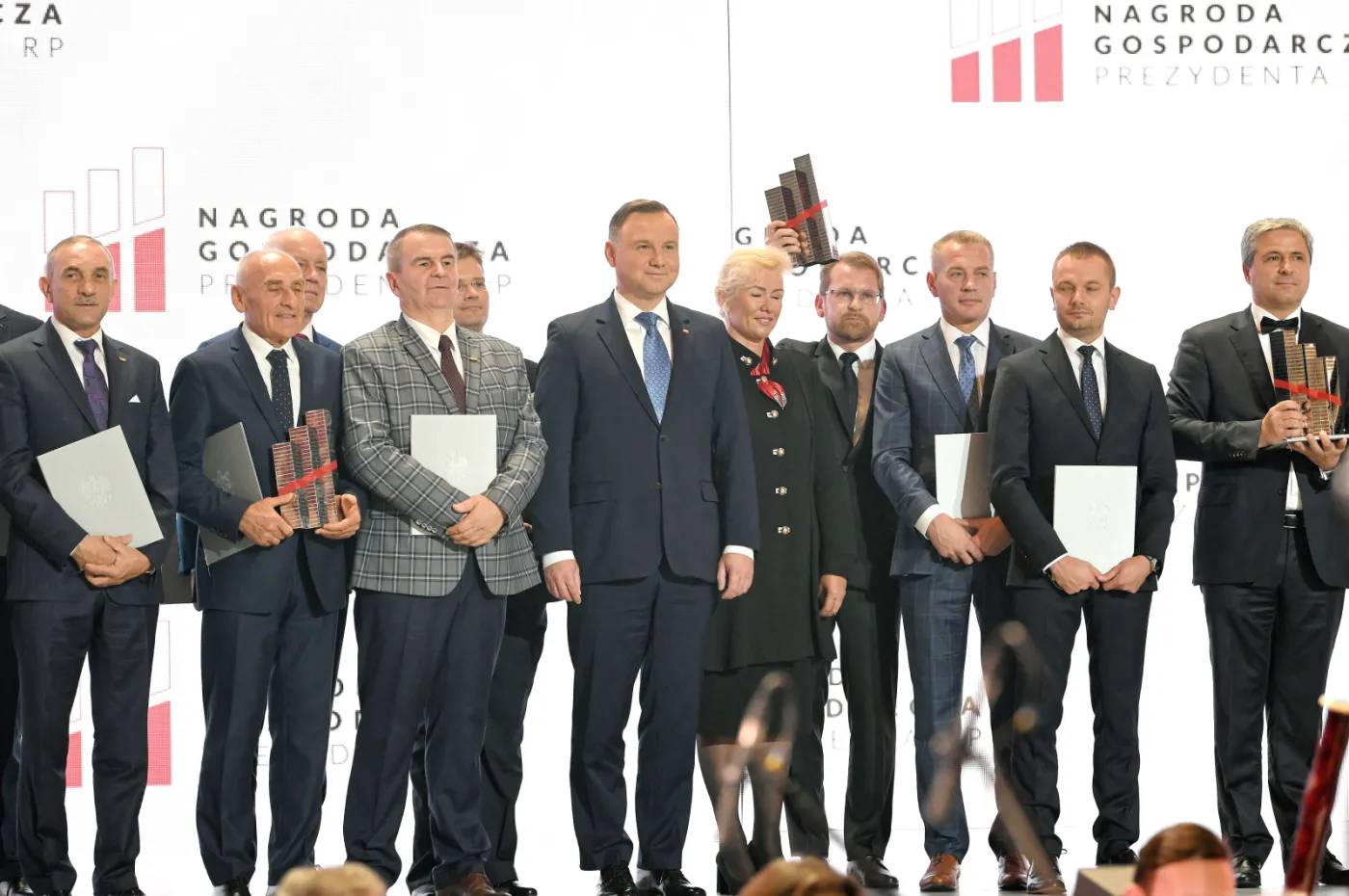 Prezydent Andrzej Duda wraz z nominowanymi i laureatami podczas wieczornej gali 
