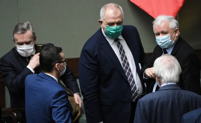 Poparcie dla Zjednoczonej Prawicy i Koalicji Obywatelskiej maleje [NOWY SONDAŻ]