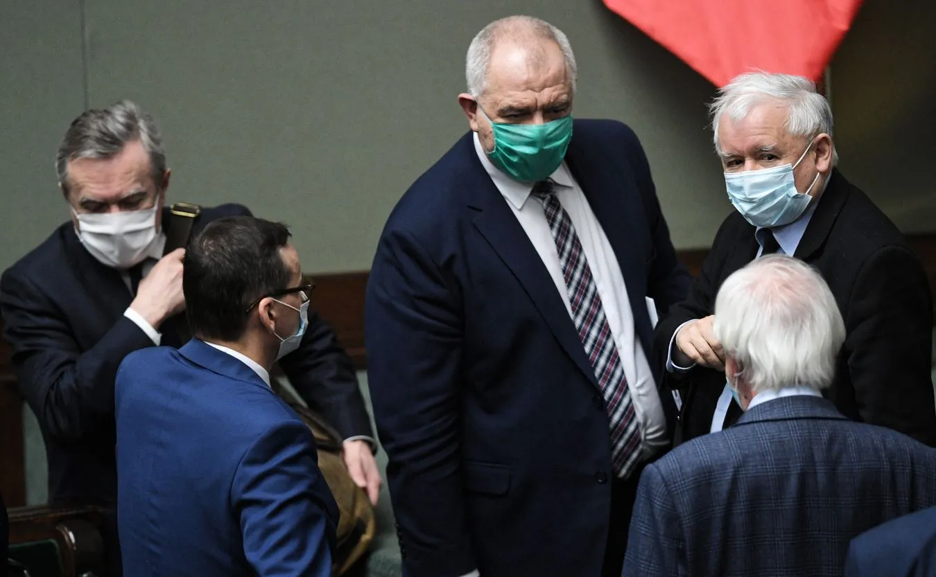 Poparcie dla Zjednoczonej Prawicy i Koalicji Obywatelskiej maleje [NOWY SONDAŻ]
