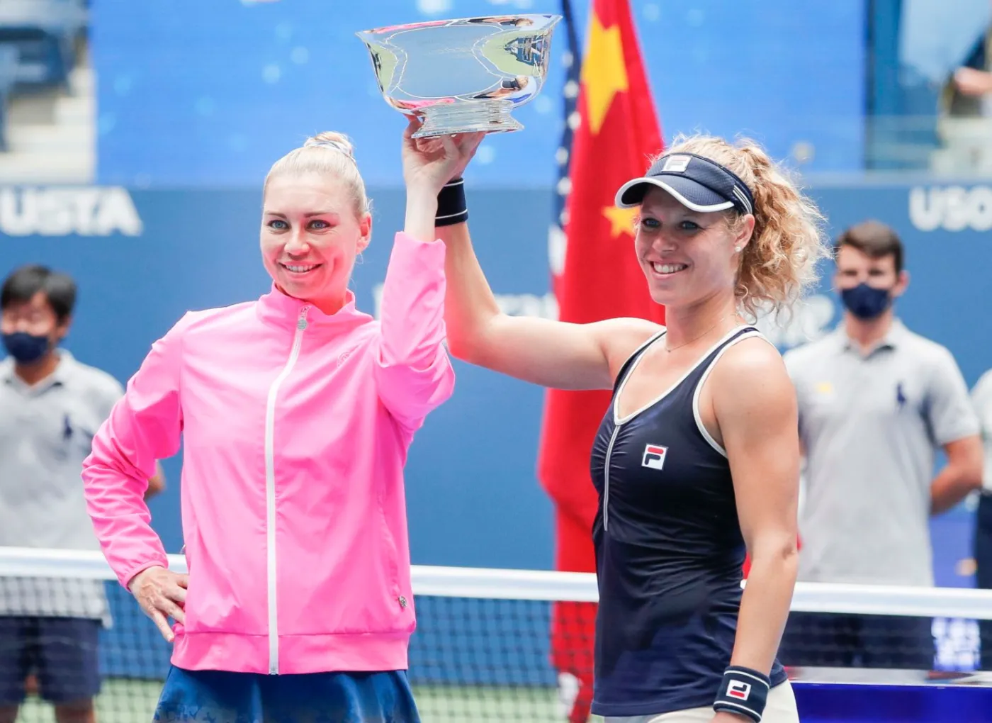 Wiera Zwonariewa (z lewej) i Laura Siegemund