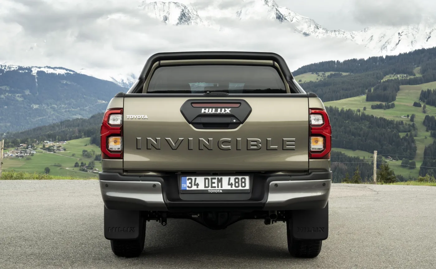 toyota-hilux-8-generacji-w-nowej-odslonie-28264895.jpg