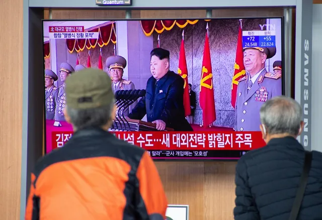 Parada wojskowa w Korei Północnej. Kim Dzong Un pokazuje nowe rakiety balistyczne [WIDEO]