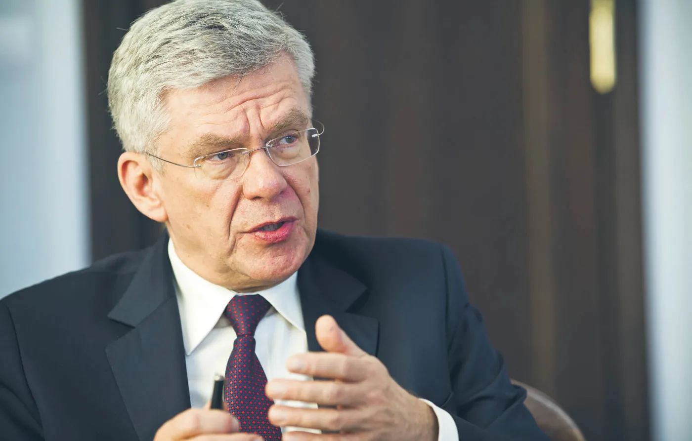 Karczewski chce informacji ws. nagród w Kancelarii Senatu. CIS odpowiada