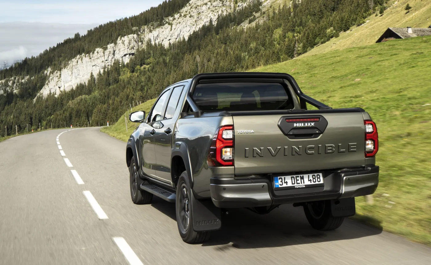 toyota-hilux-8-generacji-w-nowej-odslonie-28264920.jpg