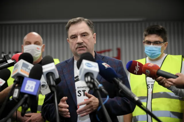 Wielka demonstracja Solidarności w Warszawie. W tle sprawa Turowa