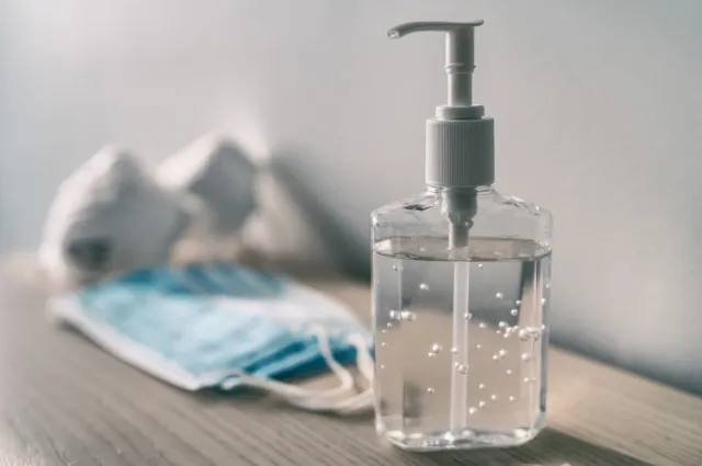 Maseczki obowiązkowe w miejscach publicznych? WHO odpowiada