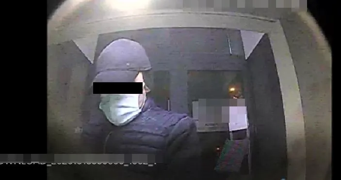 Przejmowali kontrolę nad bankomatem, wypłacali pieniądze. Ukradli tak niemal milion złotych