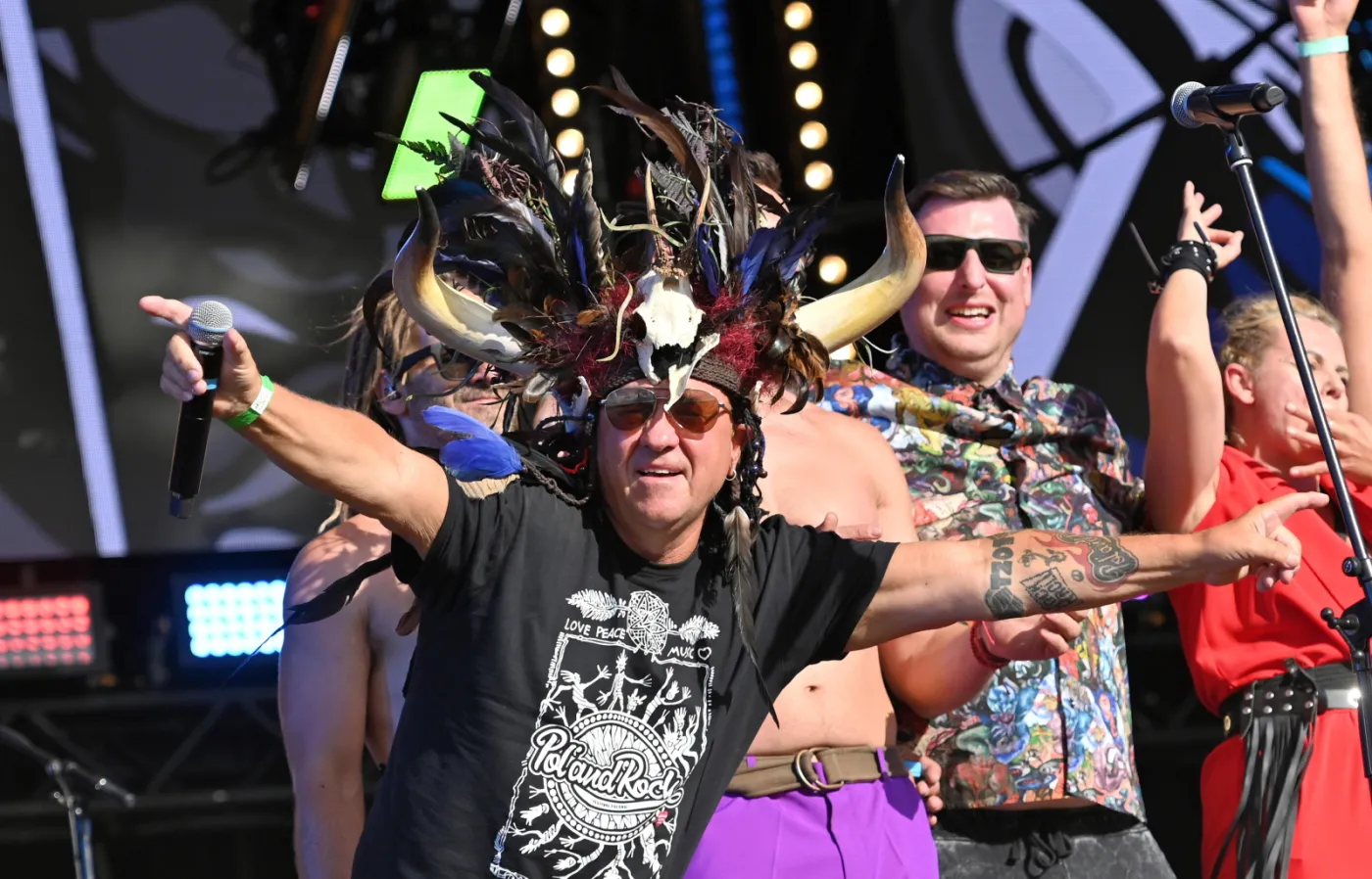 "Bluzgi" ze sceny i nocny telefon wojewody do Owsiaka. Raper Łona wydał oświadczenie