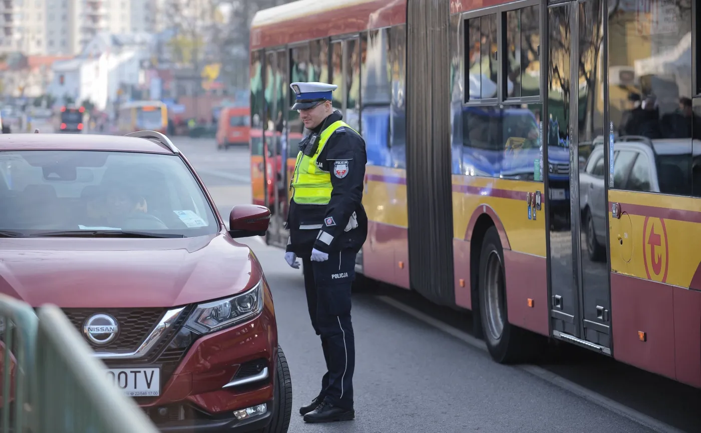 1 listopada, Wszystkich Świętych. Sprawdź, jak dojechać na cmentarz w twoim mieście [MAPY]