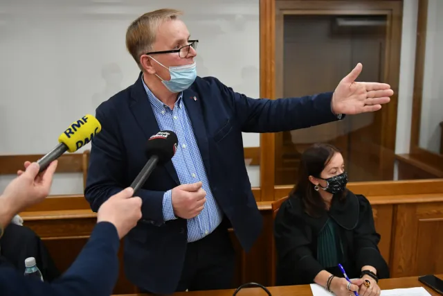 Były senator ciągnął psa za samochodem. Przed sądem opowiedział długą historię