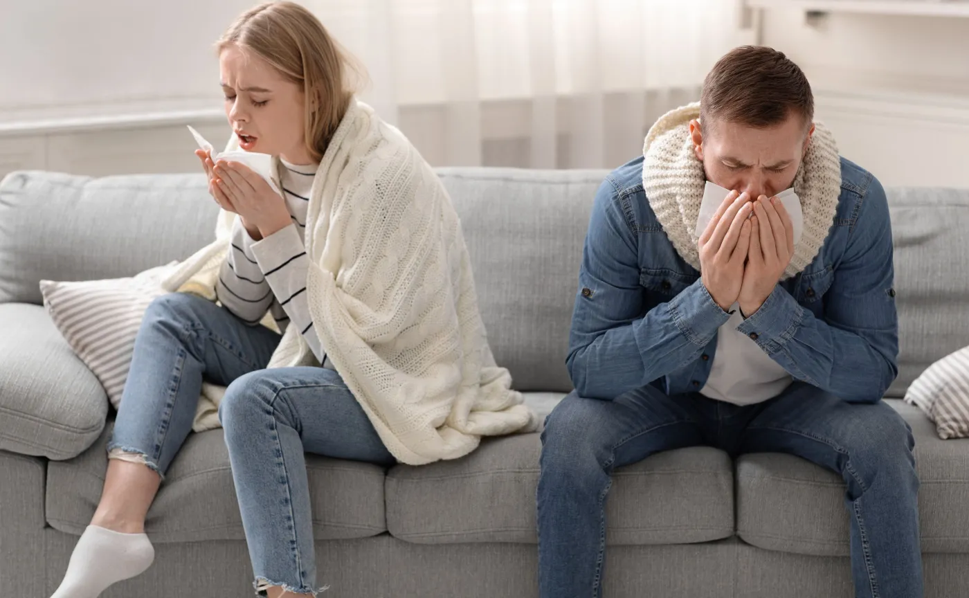 Chora para, kobieta i mężczyzna z infekcją
