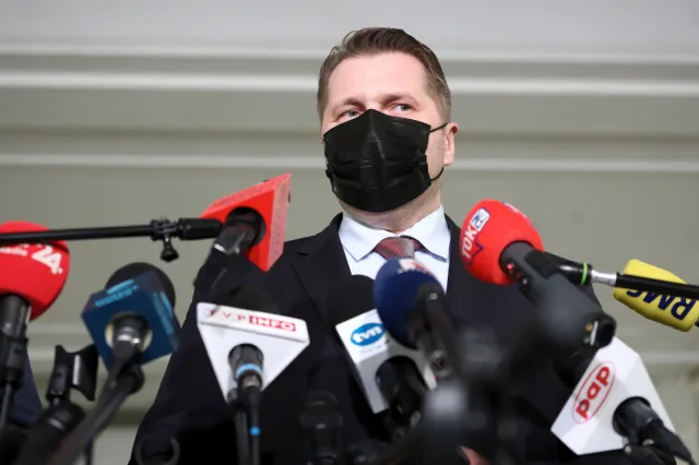 Nauka zdalna wraca do szkół, ale nie dla wszystkich. Czarnek zdecydował. TERMIN