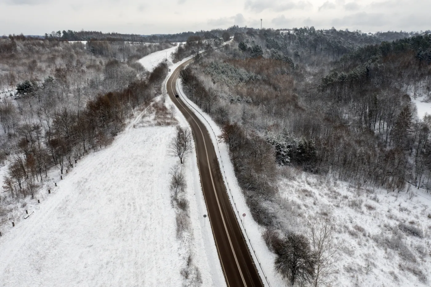 Śnieg powinien już topnieć. Ostrzeżenia przed opadami już tylko w kilku powiatach