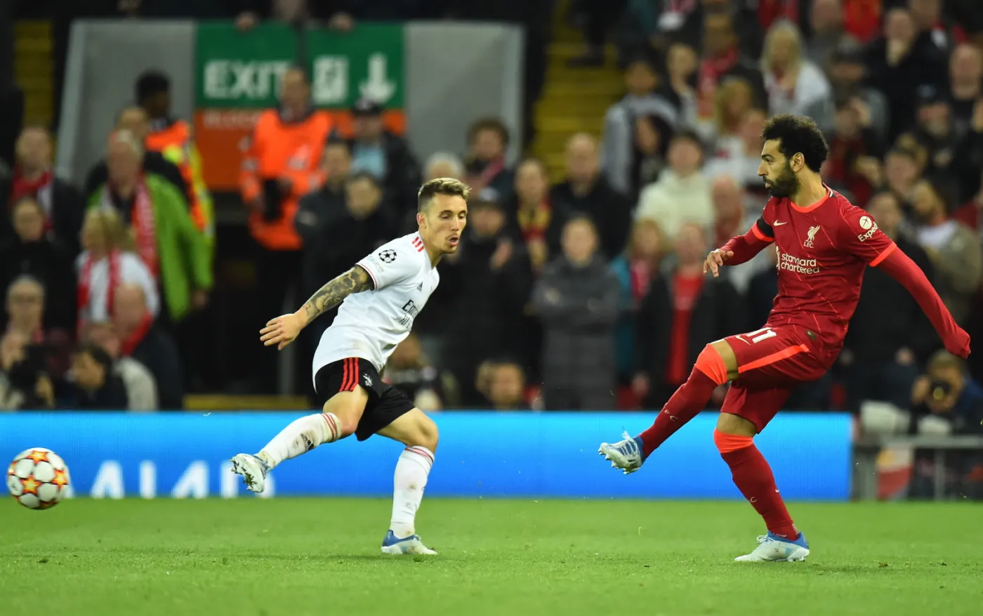 Grad goli na Anfield. Liverpool w półfinale po radosnej grze [WIDEO]