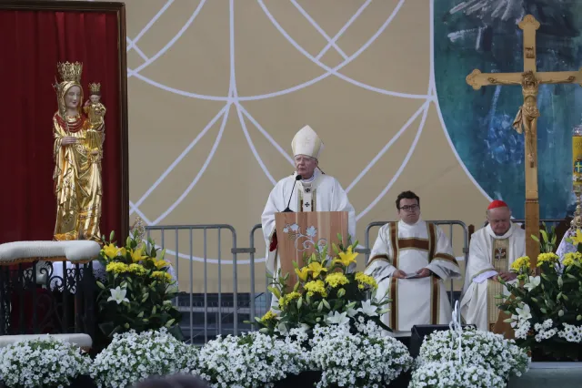 Abp Jędraszewski: Próby wypierania chrześcijaństwa. Także ze szkół