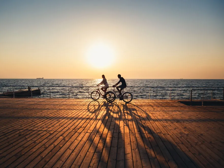 Spuszczamy z tonu czy wręcz przeciwnie? Oto jak wyglądają ekonawyki Polaków na wakacjach