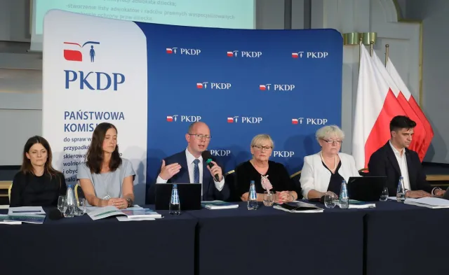 Drugi raport ws. pedofilii. Największą grupą sprawców niespokrewnionych są duchowni