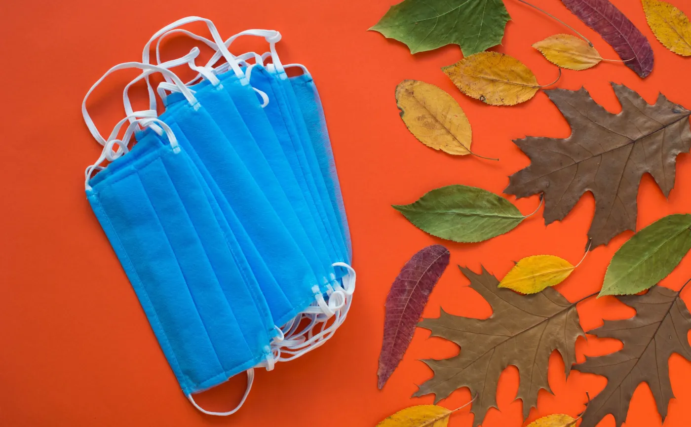 Maseczki ochronne. Epidemia Covid-19 jesienią