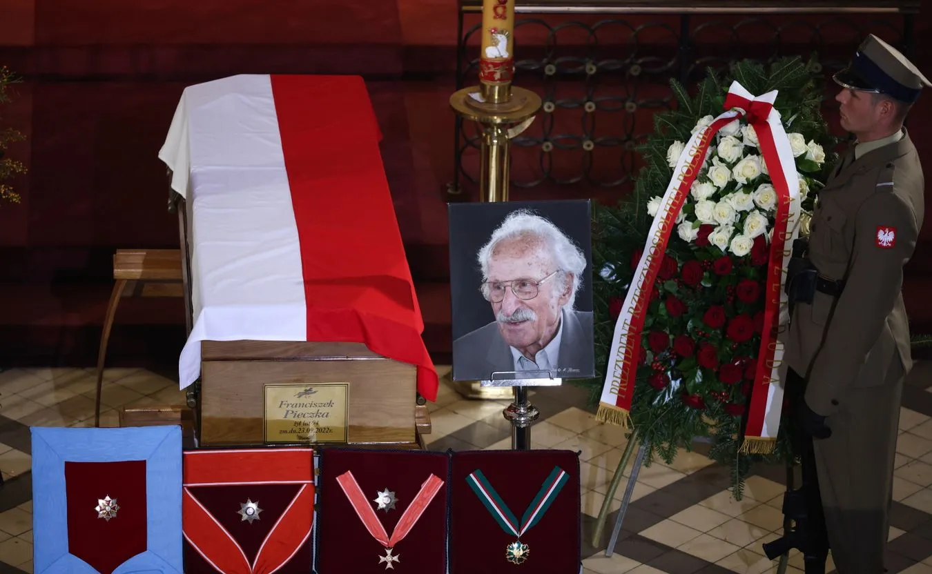 Pogrzeb Franciszka Pieczki. Bliscy pożegnali wybitnego aktora. "Wzór do naśladowania"