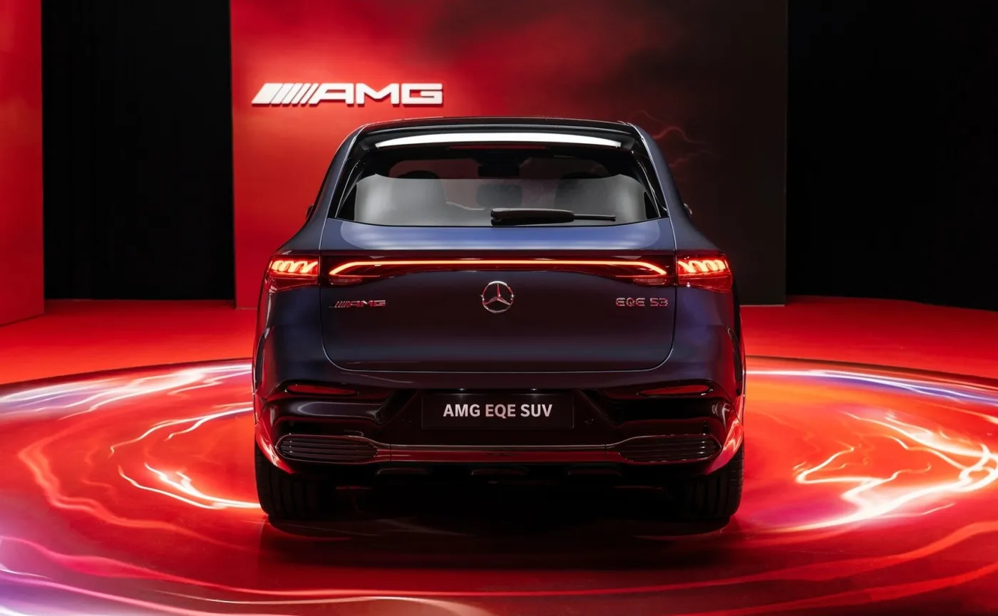18-mercedes-benz-eqe53-amg-suv-2024-1600-19-37592000.jpg