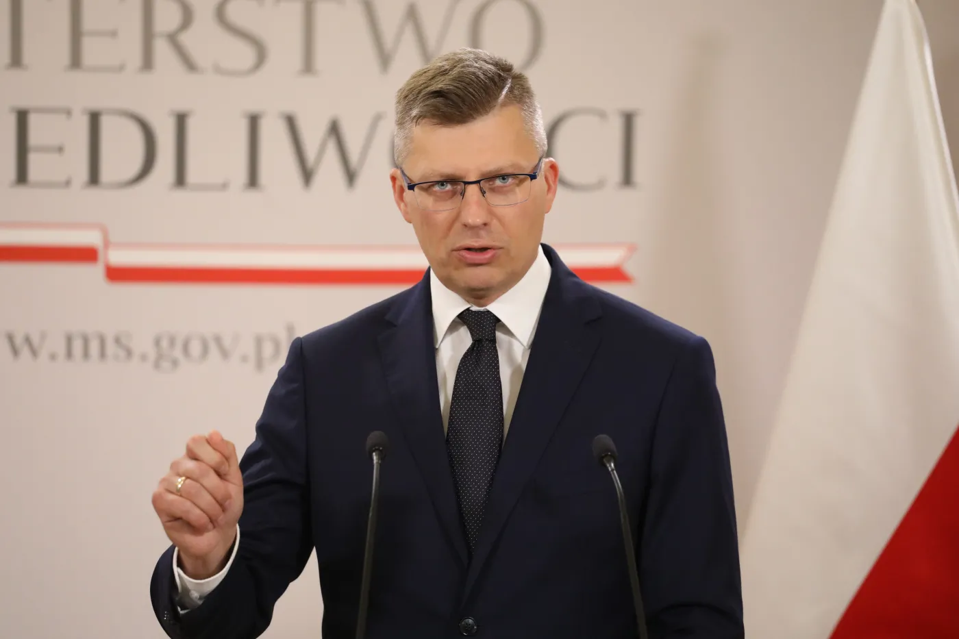 Warchoł: Za blokowanie pieniędzy dla Polski odpowiada Tusk i PO
