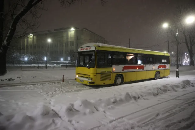 Kraków przegrywa walkę ze śniegiem