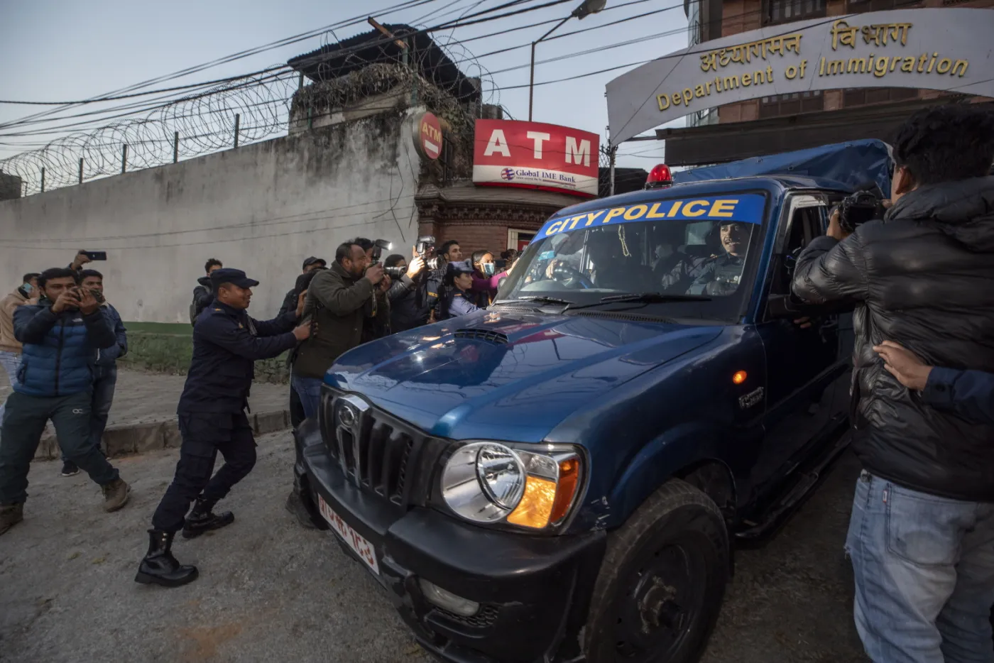 Seryjny morderca "Wąż" znany z serialu Netflixa wyszedł z więzienia