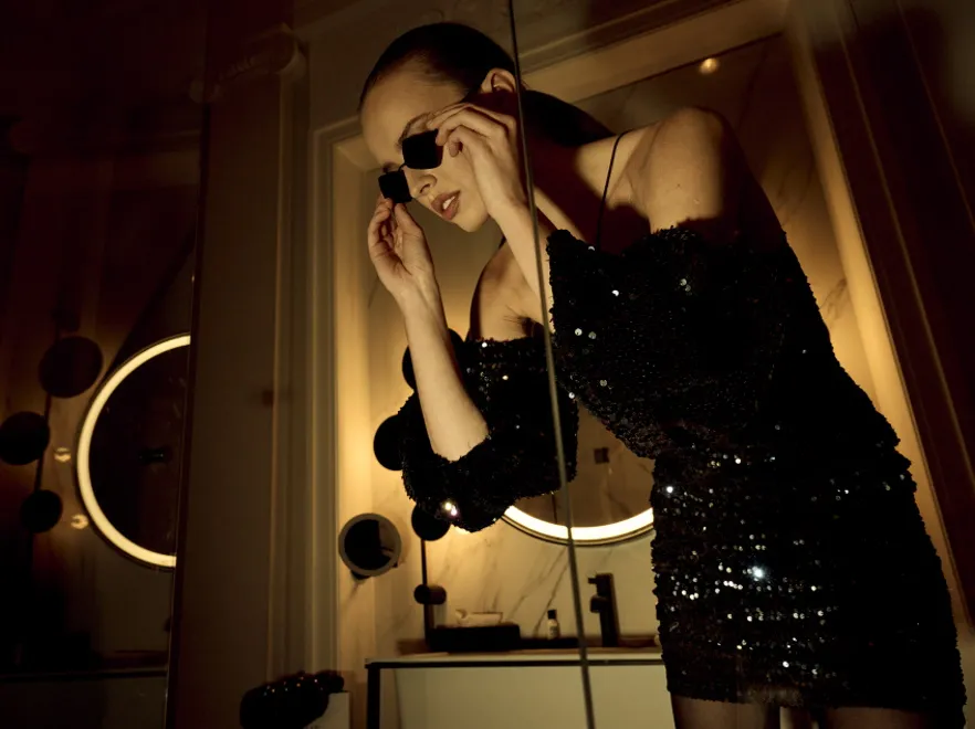 Gra świateł i moc struktury: Stylowy błysk na mniejsze i większe okazje tegorocznego sezonu imprezowego