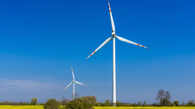 Sejm uchwalił nowelizację ustawy wiatrakowej