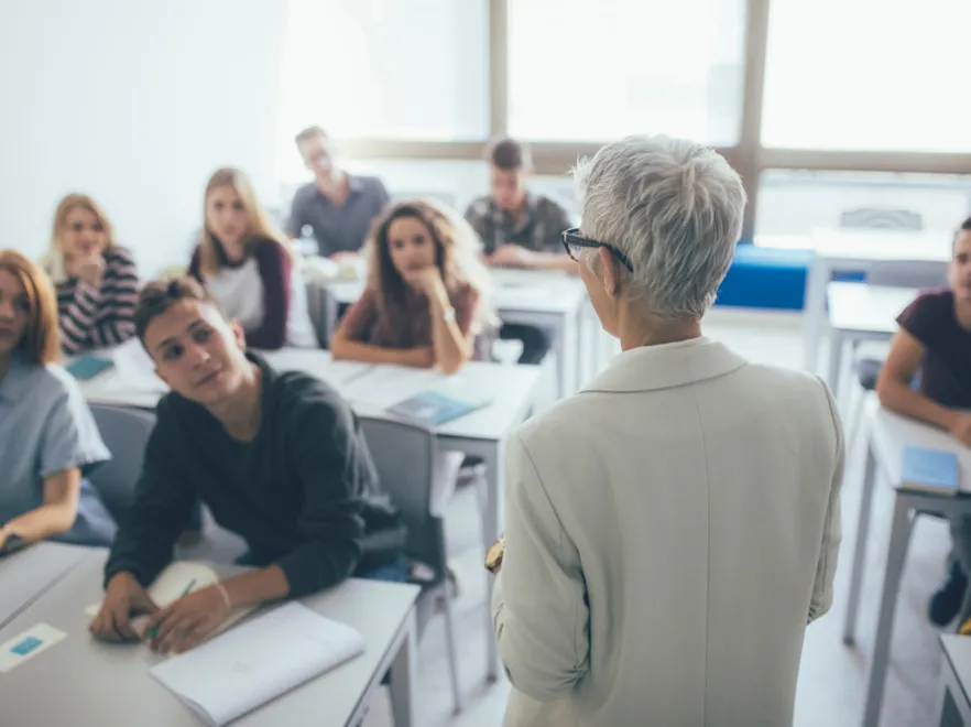 Patologia systemu, czy wpływ życia osobistego: dlaczego kobiecie trudniej zostać profesorem niż mężczyźnie?