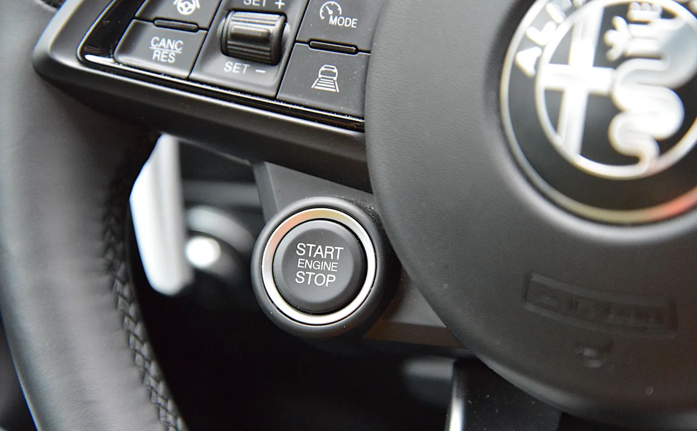 NOWA Alfa Romeo kusi nie tylko ceną i gwarancją! Ta ślicznotka kradnie show