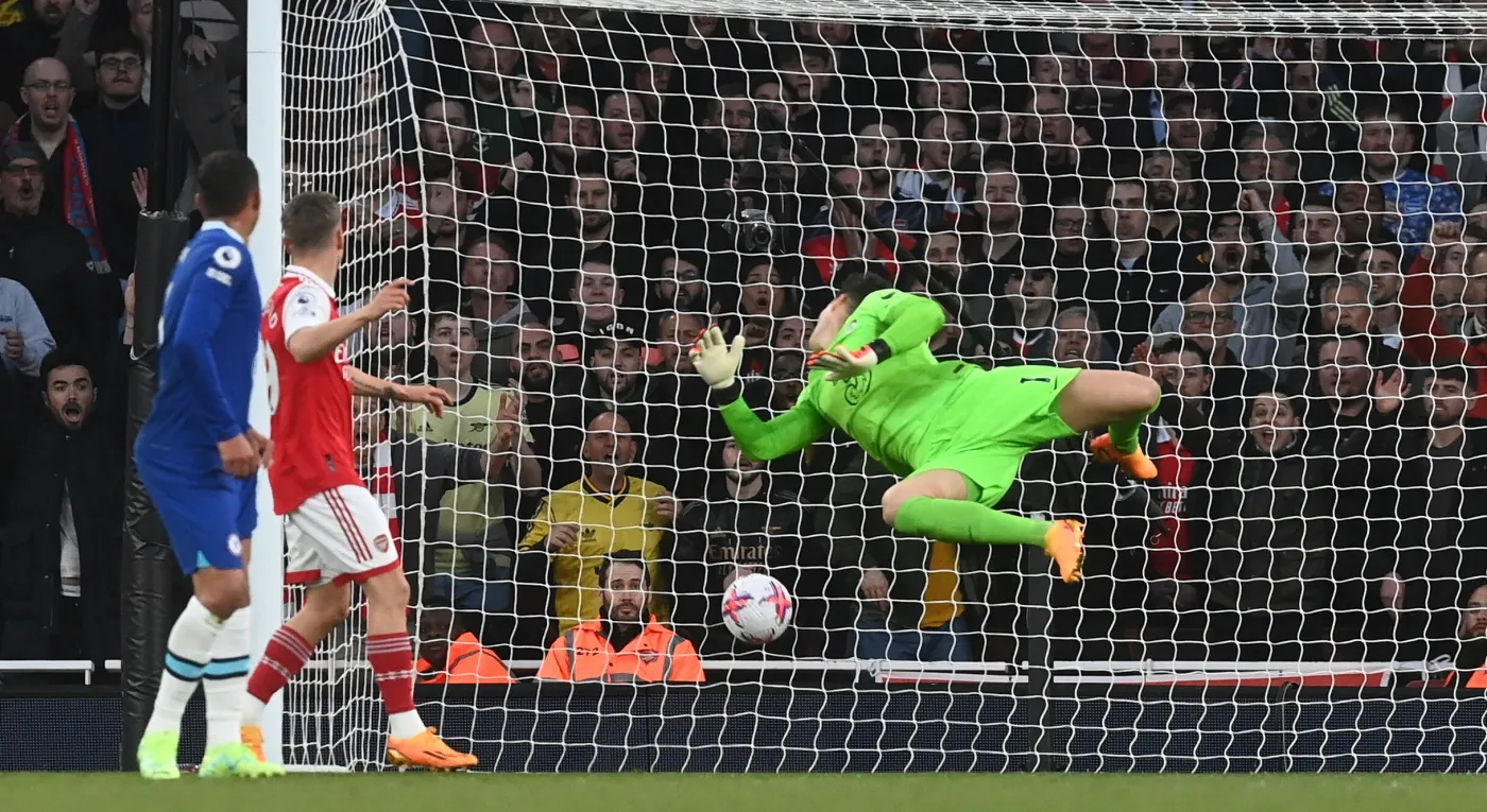 Martin Odegaard strzela gola dla Arsenalu