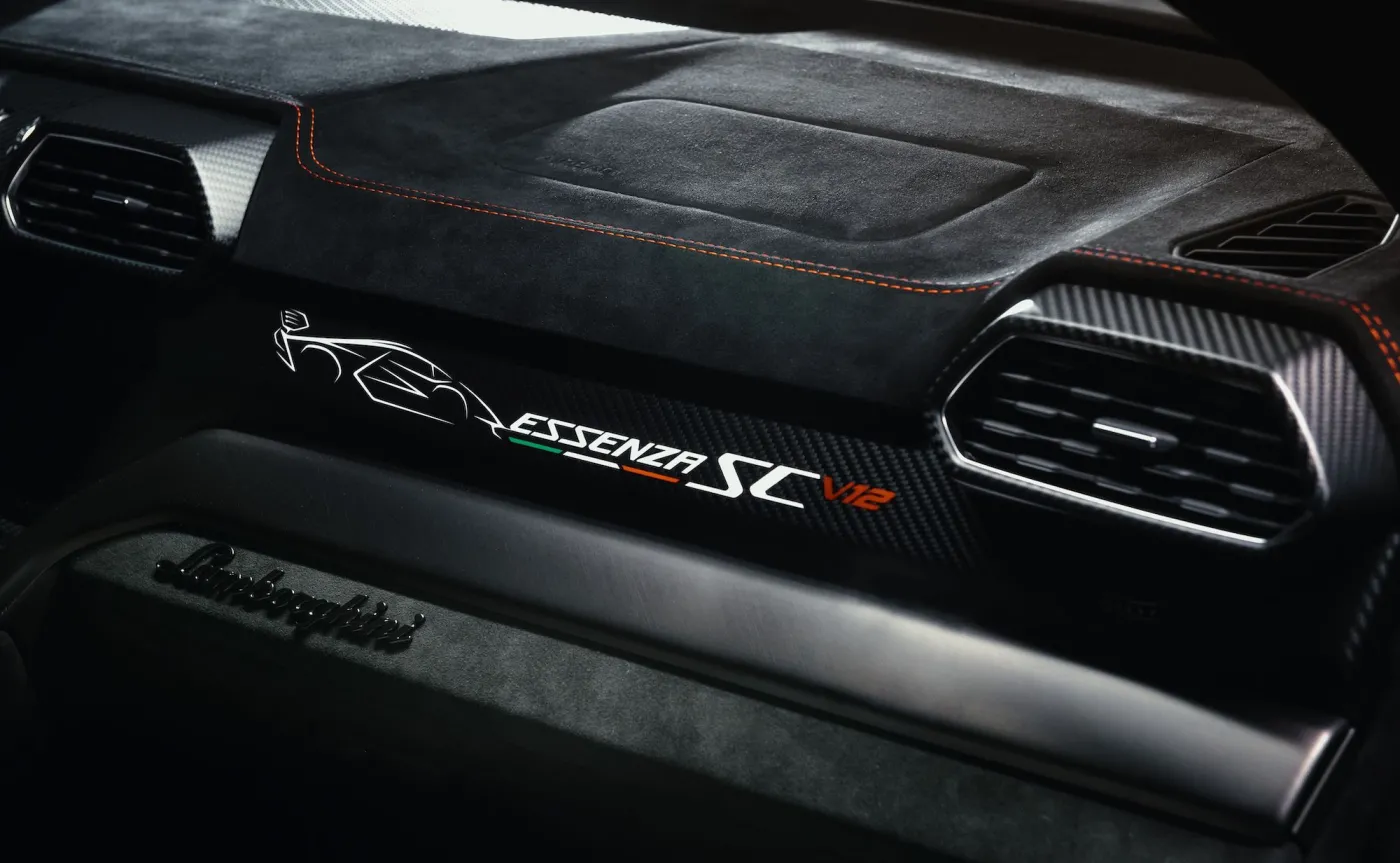 lamborghini-urus-performante-essenza-scv12-37801200.jpg