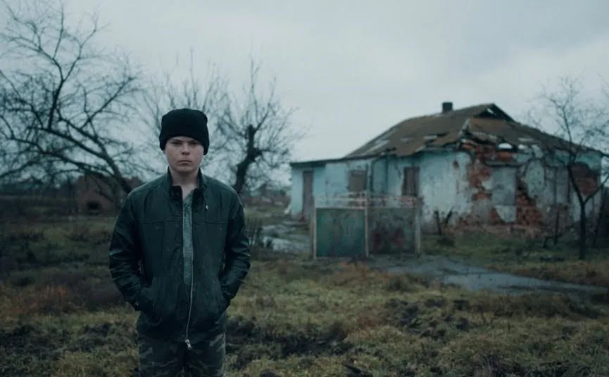 Saszko w teledysku "Crushed" Imagine Dragons