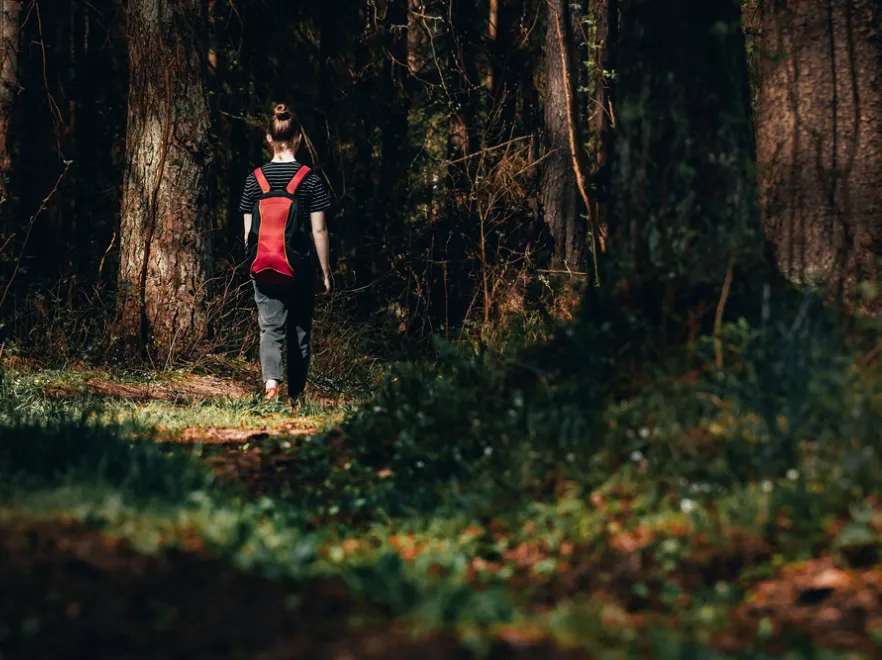 Letnia ucieczka dziecka z domu to nie przejaw demoralizacji. Policjant o tym, czy można takiego wydarzenia nie zgłaszać służbom