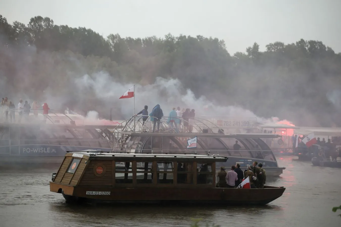 Parada statków i łodzi na Wiśle w Warszawie 