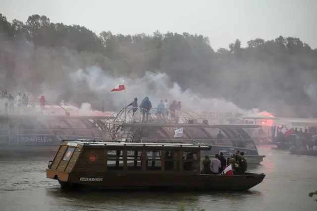 Skandal na Wiśle. Na promie odtwarzano hymn socjalistów
